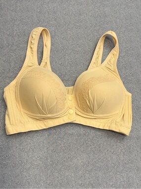 Vintage Pale Cream Wireless Front-Closure Bra Large